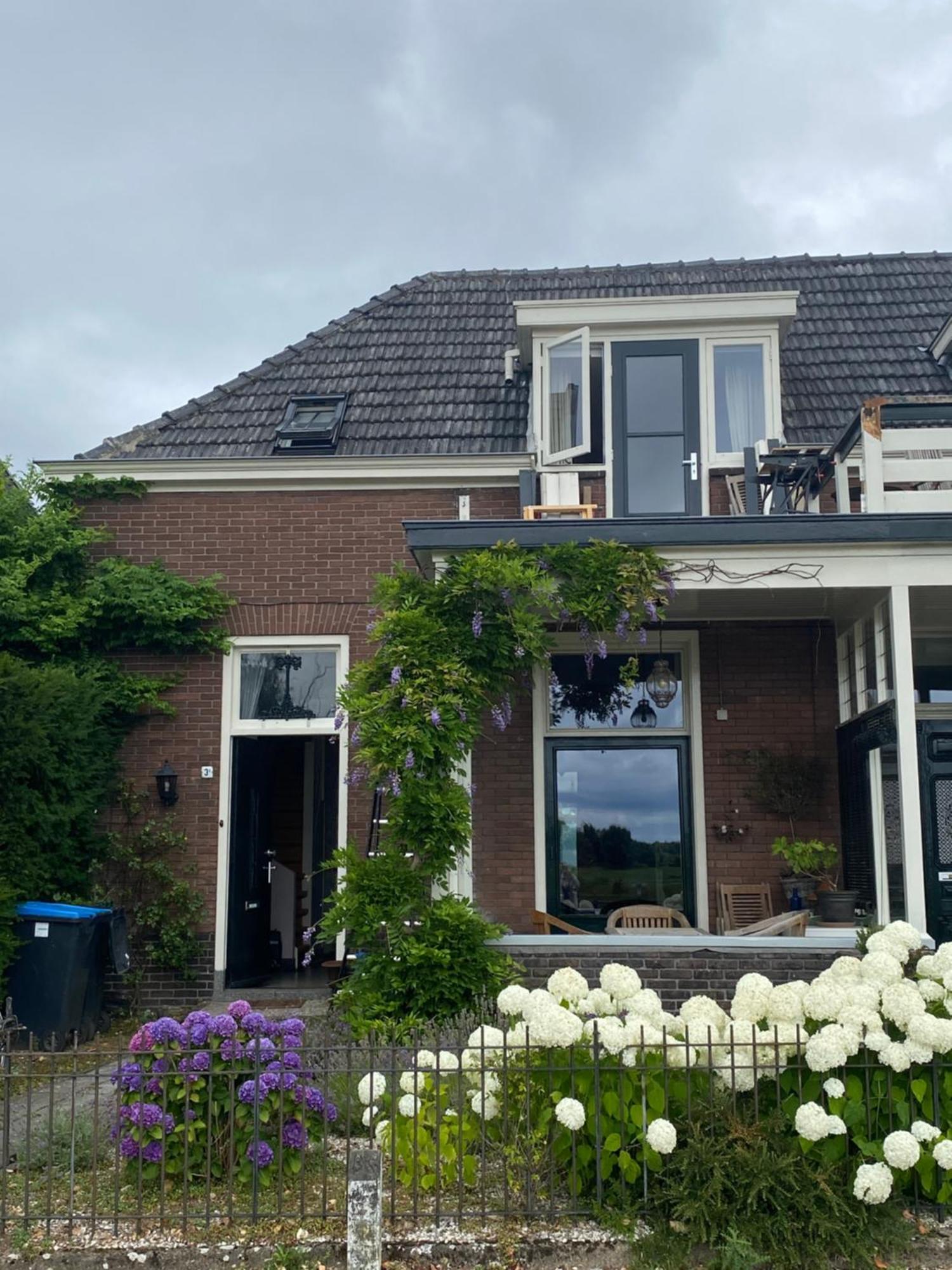 Huis Met De Leeuwenkoppen Дирен Екстериор снимка
